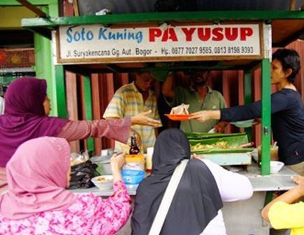 soto kuning pak yusuf makanan kaki lima di bogor