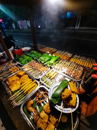 Mencicipi Angkringan Jakarta Barat