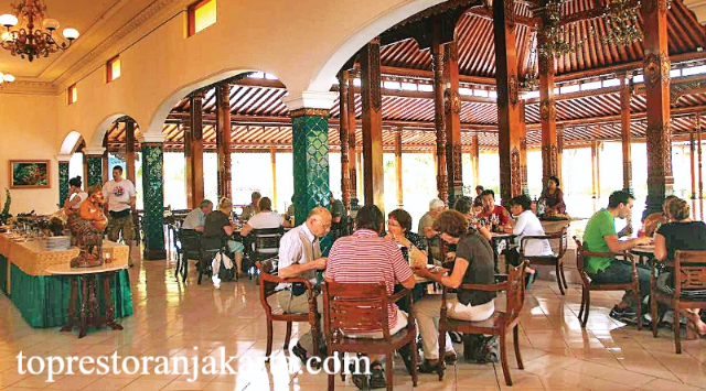 Sensasi Makan ala Bangsawan di nDalem Ngabean Sensasi Makan ala Bangsawan di nDalem Ngabean